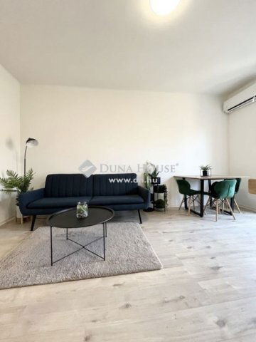 Eladó téglalakás, Pécsett 70.99 M Ft, 3 szobás