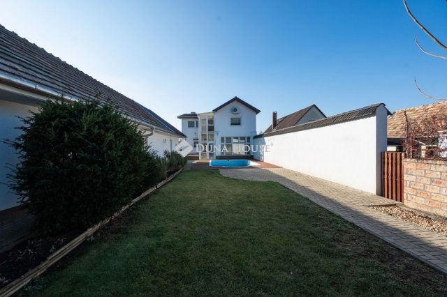 Eladó családi ház, Vértessomlón 149.9 M Ft, 7 szobás