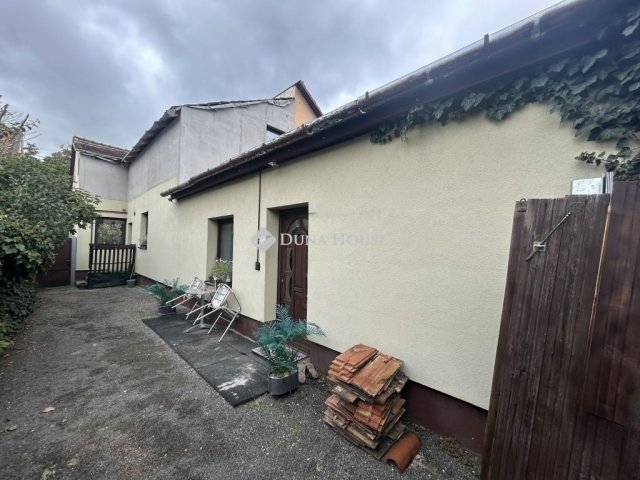 Eladó családi ház, Székesfehérvárott 71.99 M Ft, 6 szobás
