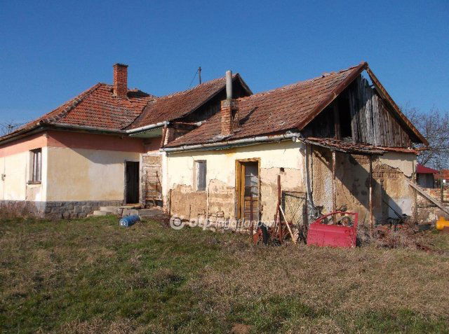 Eladó családi ház, Atkáron 17 M Ft, 2 szobás