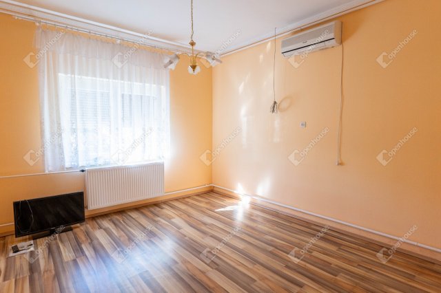 Eladó családi ház, Szegeden 78.9 M Ft, 3 szobás