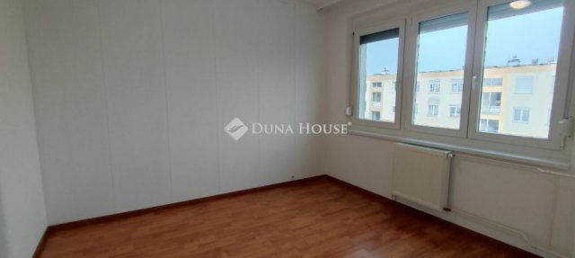 Kiadó téglalakás, albérlet, Székesfehérvárott, Tolnai utcában