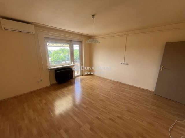 Eladó téglalakás, Szigetszentmiklóson 49.9 M Ft, 2 szobás