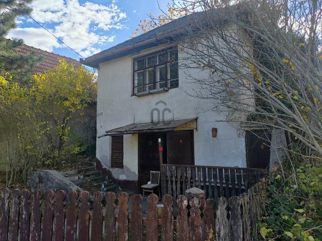 Eladó családi ház, Szekszárdon 8.4 M Ft, 2 szobás