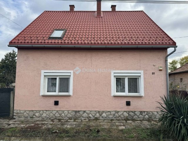 Eladó családi ház, Dombóváron 65 M Ft, 7 szobás