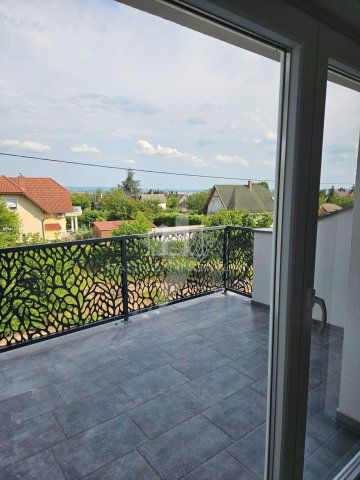 Eladó családi ház, Révfülöpön 165 M Ft, 5 szobás
