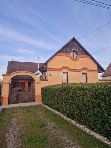 Eladó családi ház, Madarason 35 M Ft, 7 szobás