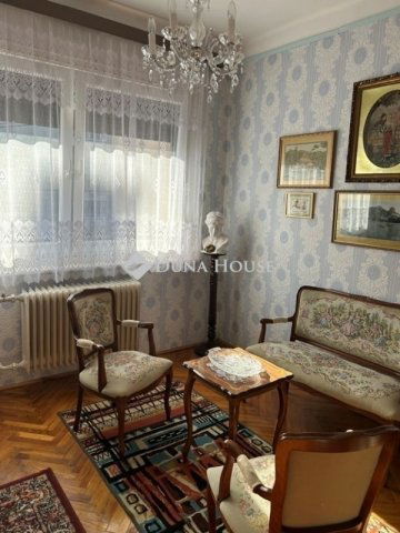 Eladó családi ház, Vácon 119.9 M Ft, 5 szobás