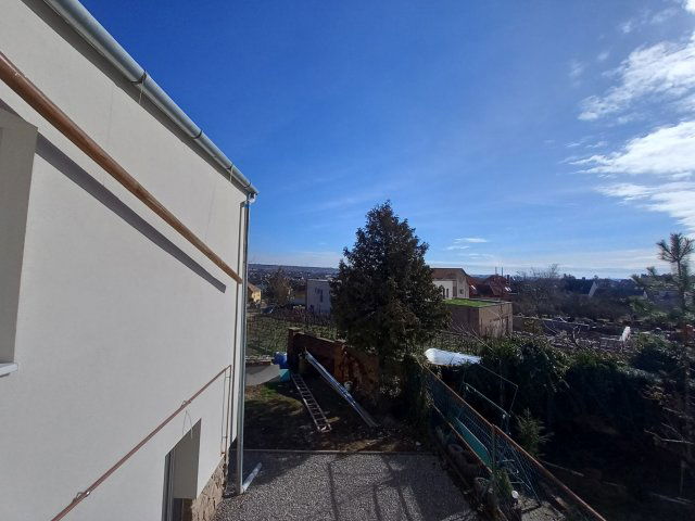 Eladó családi ház, Pécsett, Hársfa úton 89.9 M Ft, 3 szobás