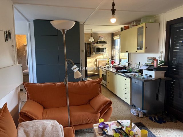 Eladó nyaraló, Szentendrén, Hajnal utcában 79.001 M Ft, 7 szobás