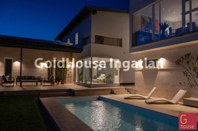 Eladó családi ház, Budapesten, III. kerületben, Rókahegyi úton