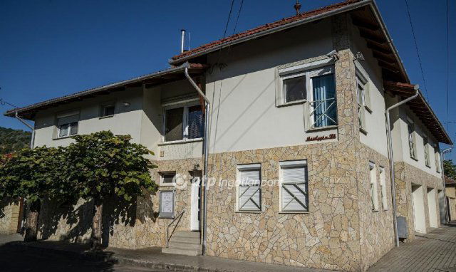 Eladó családi ház, Tokajban 213 M Ft, 9 szobás