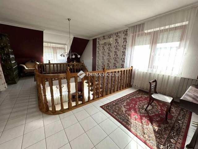 Eladó családi ház, Jakabszálláson 127.5 M Ft, 7 szobás