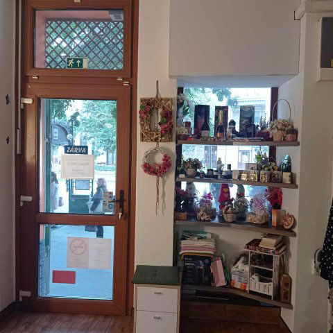 Eladó üzlethelyiség, Szegeden 9.9 M Ft, 1+1 szobás