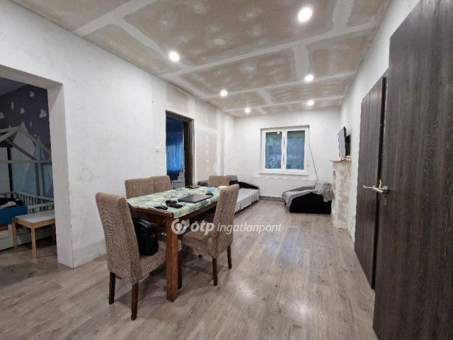 Eladó családi ház, Sárándon 59.5 M Ft, 4 szobás