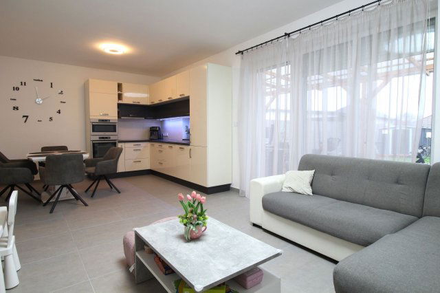 Eladó ikerház, Győrzámolyon 109.5 M Ft, 4 szobás