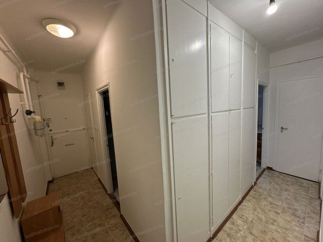 Eladó téglalakás, Jászberényben 33 M Ft, 2 szobás