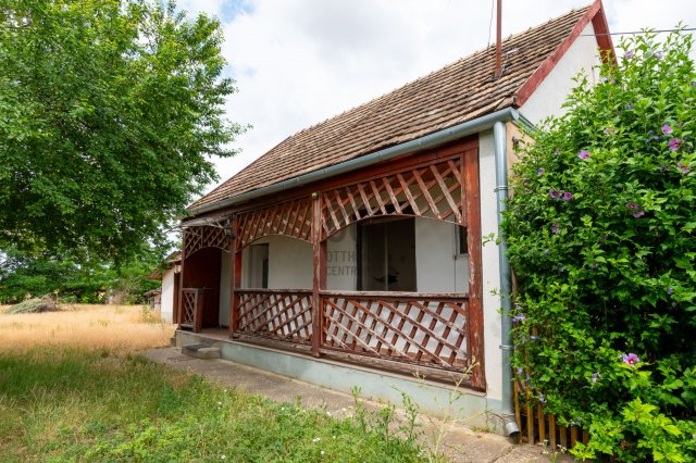Eladó családi ház, Kislángon 9.9 M Ft, 1 szobás