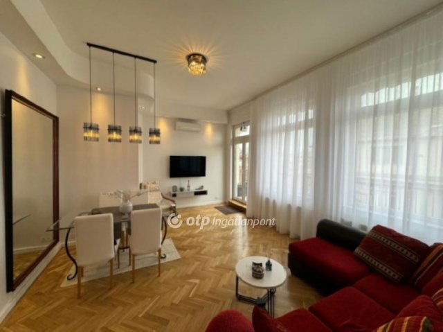 Kiadó téglalakás, albérlet, Budapesten, V. kerületben, 2 szobás