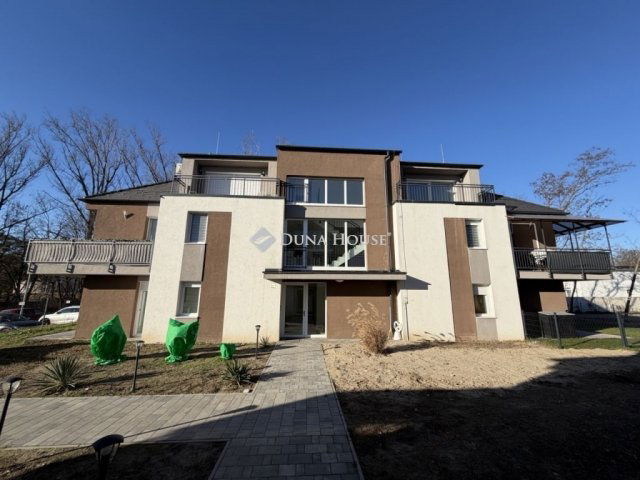 Eladó téglalakás, Vácon 99.5 M Ft, 2+2 szobás