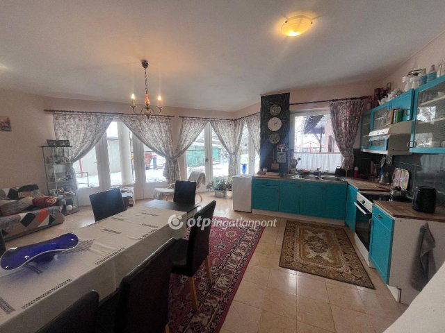 Eladó családi ház, Szegeden 149 M Ft, 6 szobás