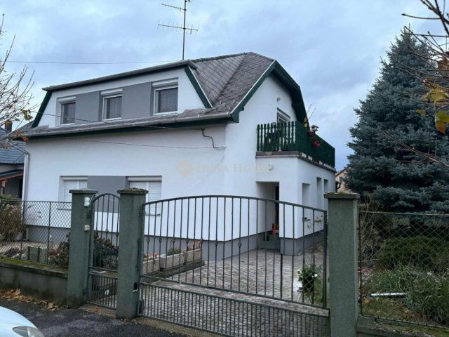 Eladó családi ház, Mosonmagyaróváron 83.9 M Ft, 5 szobás