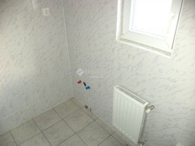 Eladó családi ház, Kápolnásnyéken 59.9 M Ft, 1+1 szobás