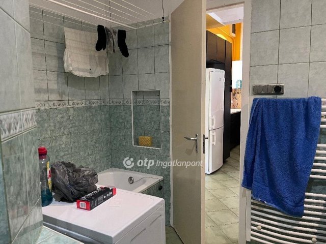 Eladó téglalakás, Pécsett 95.5 M Ft, 3 szobás