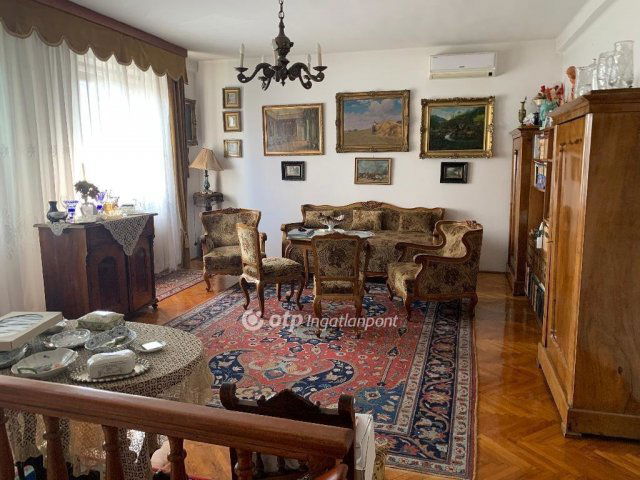 Eladó családi ház, Szolnokon 99 M Ft, 6 szobás