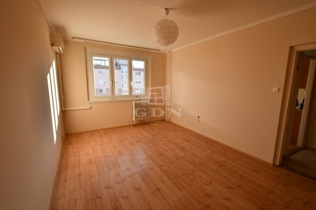 Eladó panellakás, Székesfehérvárott 42 M Ft, 1 szobás