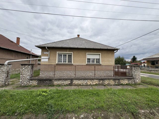 Eladó családi ház, Szikszón 42.49 M Ft, 3 szobás