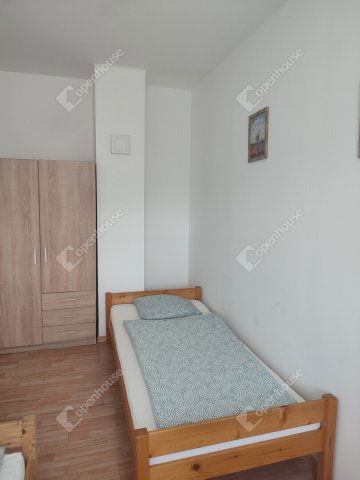Kiadó családi ház, albérlet, Tatán 675 E Ft / hó, 4 szobás