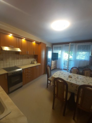 Kiadó panellakás, albérlet, Pécsett 220 E Ft / hó, 3 szobás