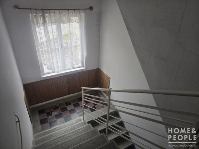 Eladó családi ház, Szegeden 265 M Ft, 8 szobás