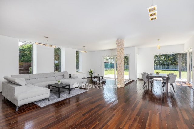 Eladó családi ház, Telkin 399.9 M Ft, 6 szobás