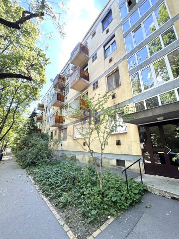 Eladó téglalakás, Budapesten, III. kerületben, Berend utcában