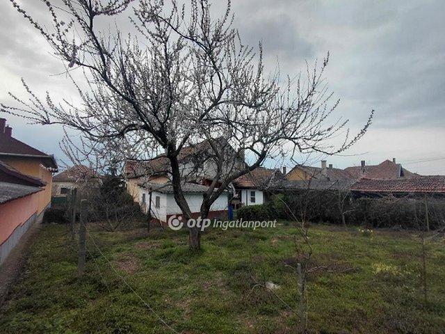 Eladó családi ház, Bagon 76 M Ft, 3+1 szobás