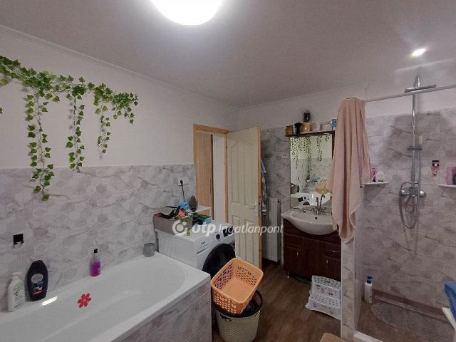 Eladó családi ház, Pusztaszabolcson 68.7 M Ft, 1+3 szobás