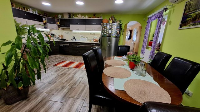 Eladó családi ház, Hosszúhetényen 87.99 M Ft, 3 szobás