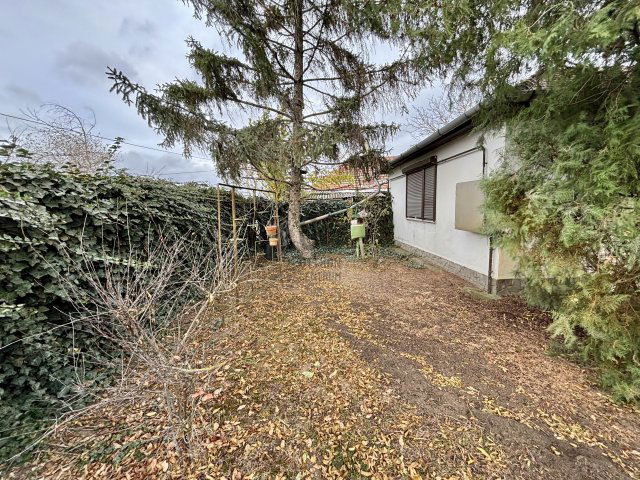 Eladó családi ház, Zsombón 19.9 M Ft, 2 szobás