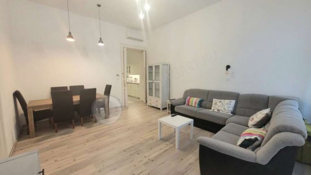 Eladó téglalakás, VII. kerületben, Péterfy Sándor utcában