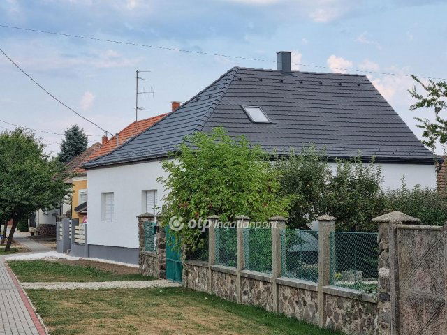 Eladó családi ház, Sopronhorpácson 64.9 M Ft, 4 szobás