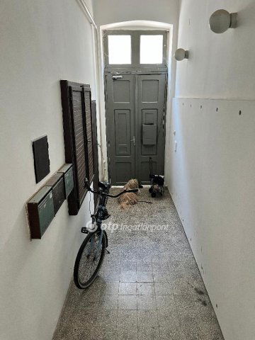 Eladó téglalakás, Pécsett 61.5 M Ft, 2 szobás