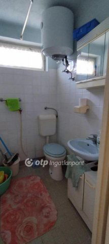 Eladó családi ház, Szekszárdon 29.9 M Ft, 1 szobás