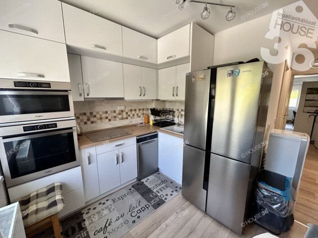 Eladó panellakás, Kecskeméten 49.99 M Ft, 2 szobás