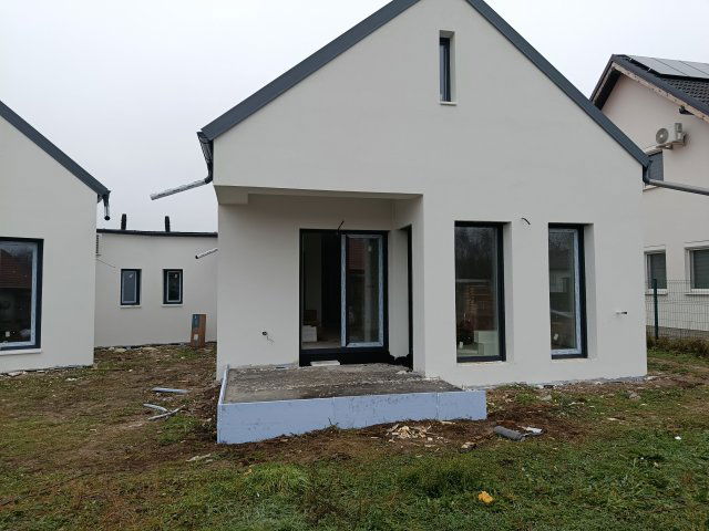 Eladó családi ház, Nagycenken 90.8 M Ft, 4 szobás