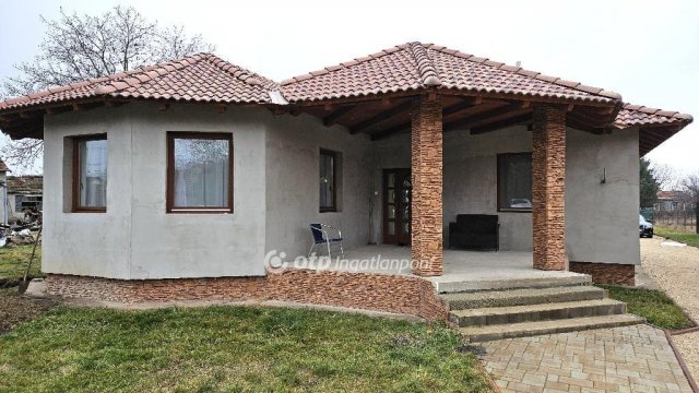 Eladó családi ház, Pusztaszabolcson 89 M Ft, 3 szobás