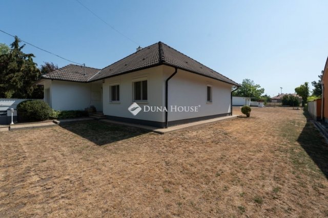 Eladó családi ház, Bábolnán 139 M Ft, 5 szobás