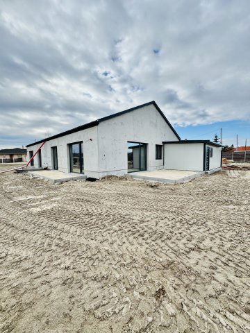 Eladó ikerház, Alsónémediben 95 M Ft, 4 szobás