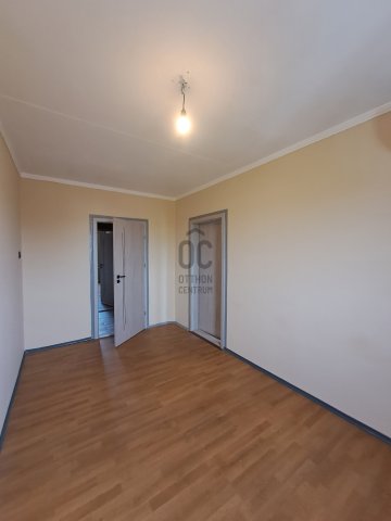 Eladó panellakás, Debrecenben 71.9 M Ft, 4 szobás